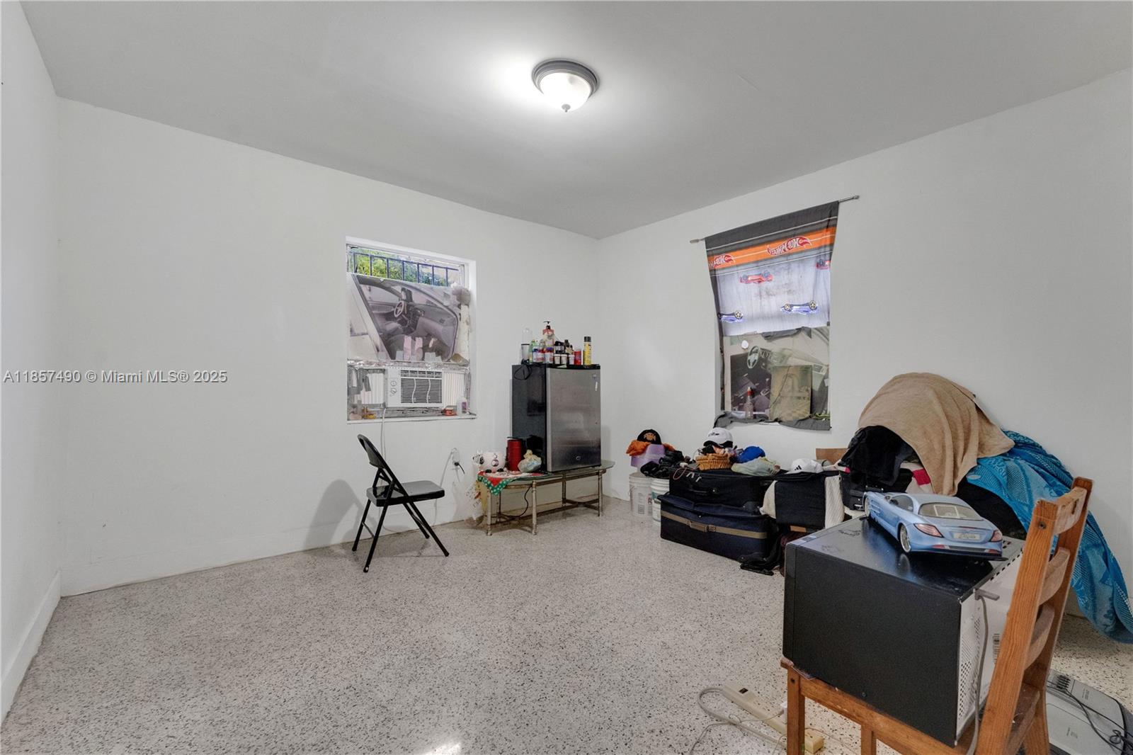 77 NW 5th St