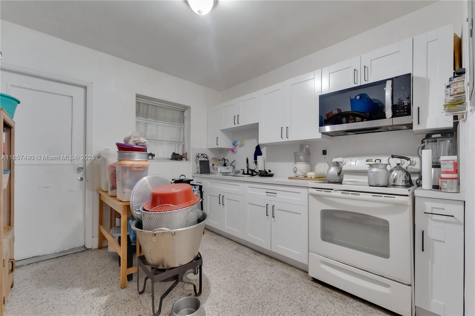 77 NW 5th St