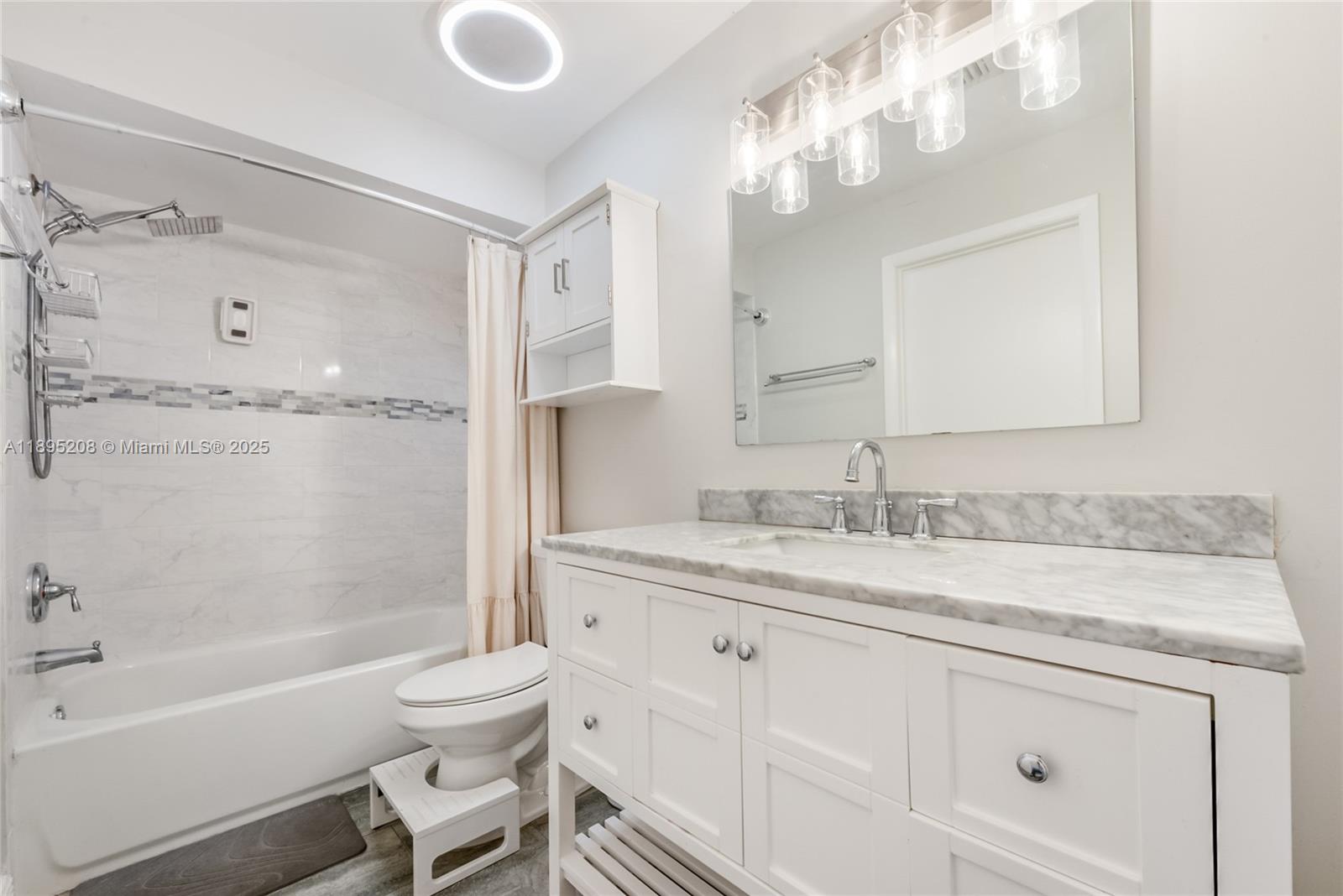 VILLAS OF DEERWOOD REPLAT - Residential