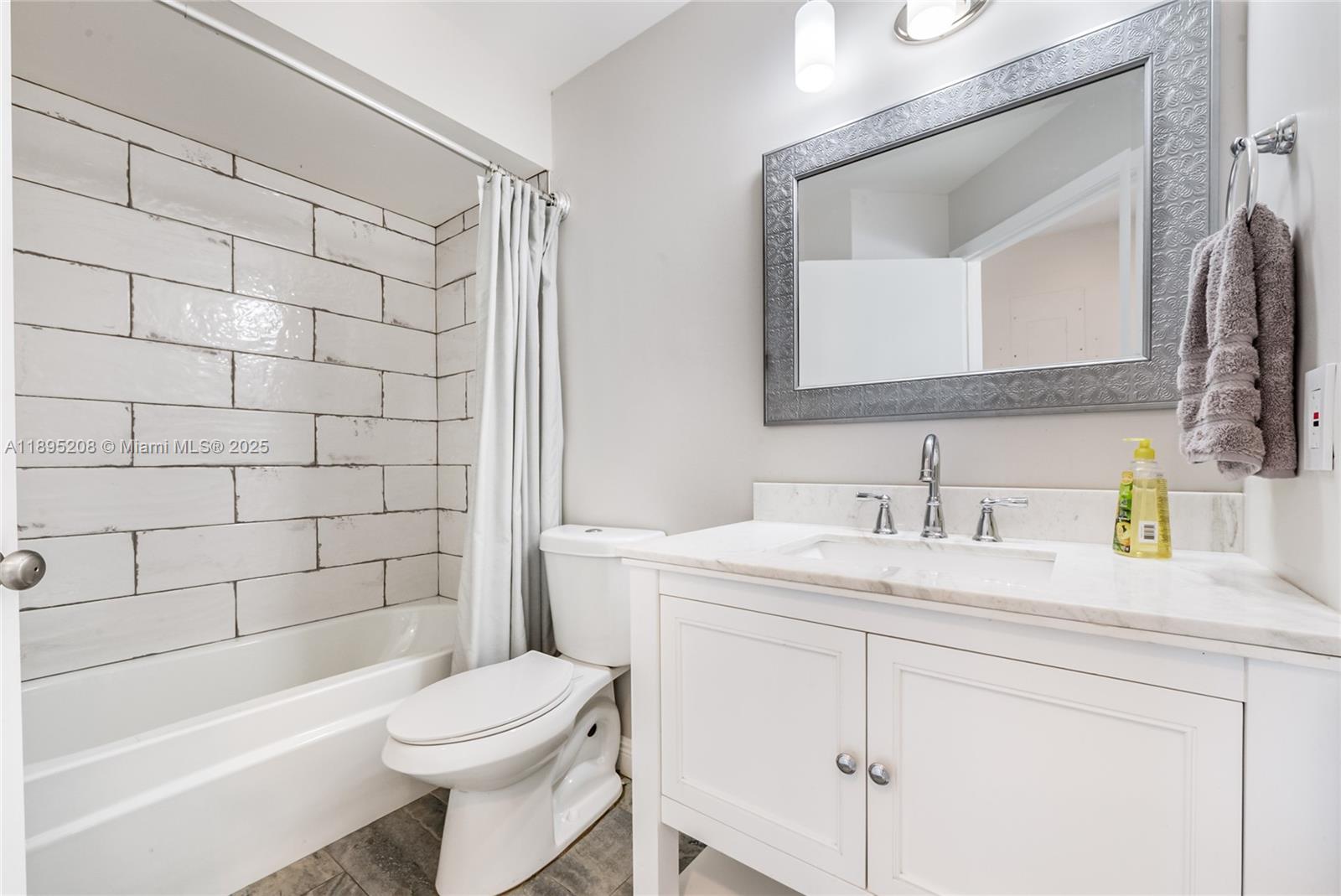 VILLAS OF DEERWOOD REPLAT - Residential