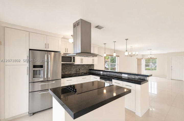 Photo 1 of 21 — 2561 W 60th Pl 102-1, Hialeah, FL 33016