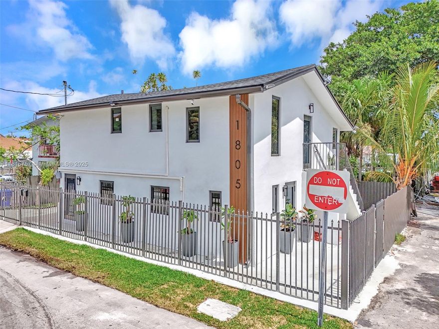 Location, location, location! This stunning, fully renovated duplex is move-in ready and located in one of Miami's most vibrant tourist areas, just minutes from Brickell and steps from the iconic 8th Street. Modern design, high-end finishes, and premium materials throughout. Two independent units, perfect for living in one and renting out the other, or as a complete investment. With two or more separate entrances. Prime location just minutes from Brickell. Close to 8th Street. Enjoy the rich culture, incredible cuisine, and vibrant nightlife. Spacious interiors: 3 bedrooms and 2 bathrooms, kitchen and laundry facilities in both units, offering excellent income potential. Private parking. High tourist demand: Great opportunity for short-term rentals. Compatible with Airbnb.