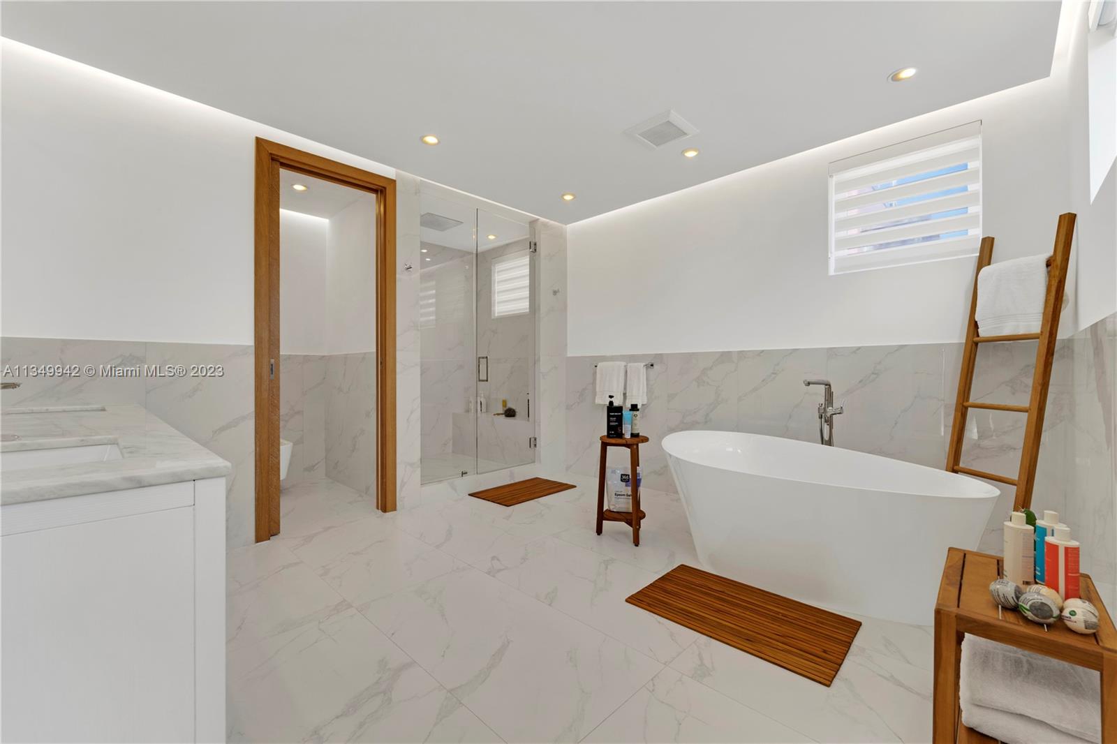 AQUA AT ALLISON ISLAND - Residential