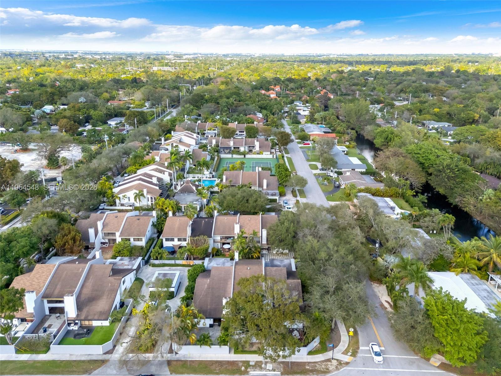 BANYANS OF SOUTH MIAMI CO - Residential