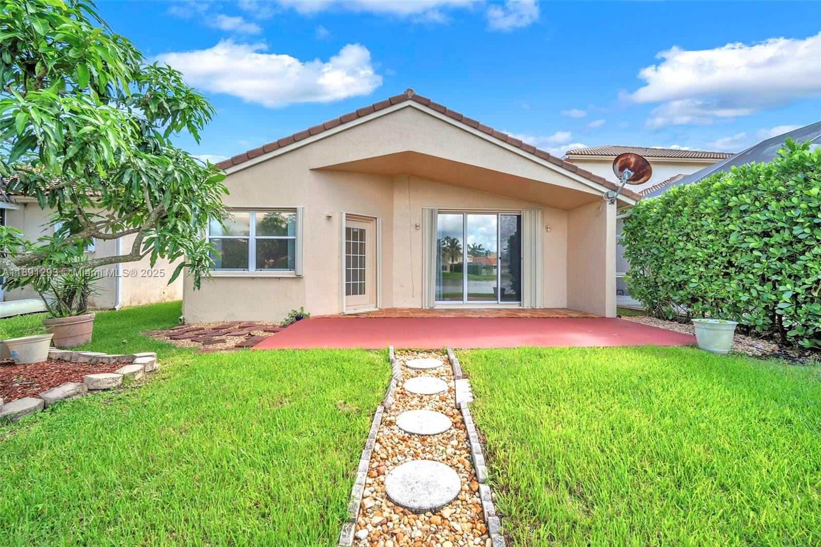 SAPPHIRE SHORES-SAPPHIRE - Residential Lease