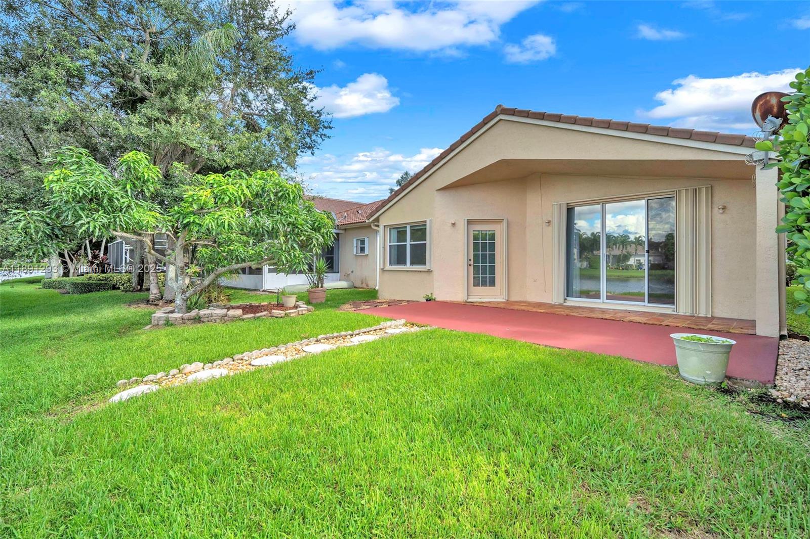 SAPPHIRE SHORES-SAPPHIRE - Residential Lease