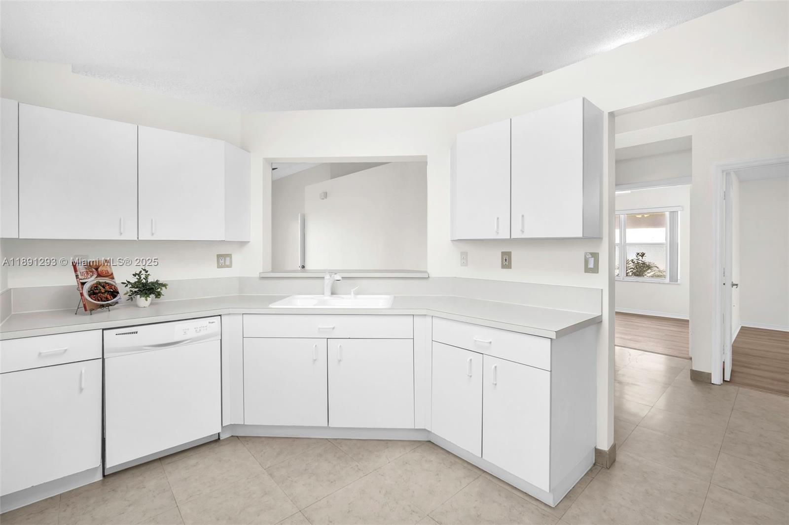 SAPPHIRE SHORES-SAPPHIRE - Residential Lease