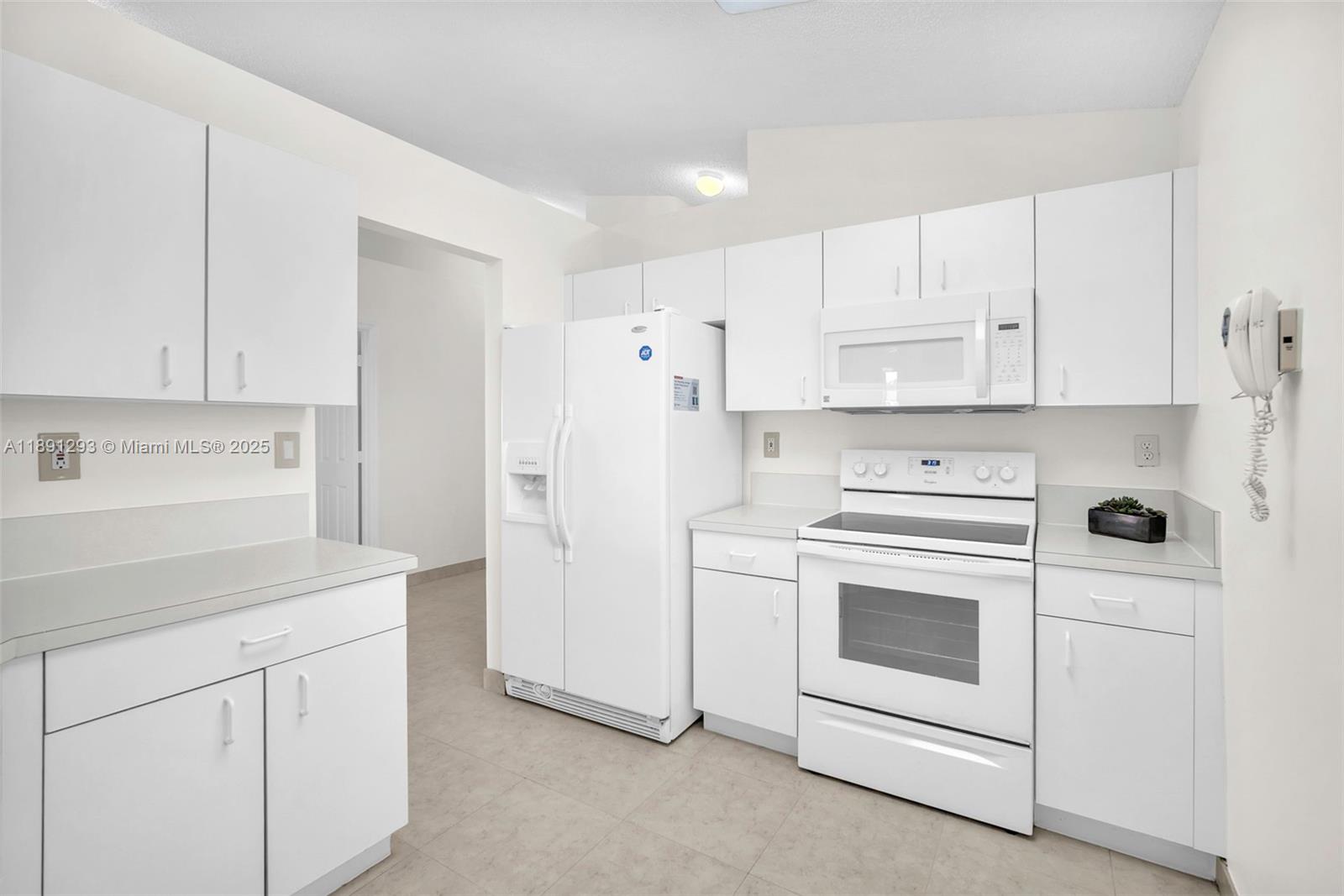 SAPPHIRE SHORES-SAPPHIRE - Residential Lease