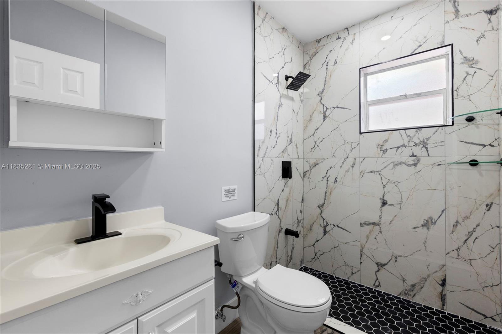 3 bedroom, 2 bathroom located in the heart of Westchester! This house offers tile and laminate floors through out, dishwasher, washer & dryer, central ac, 2 car carport, recently remodeled bathroom and offers a small patio. Located in prime location, near great shopping centers and schools.