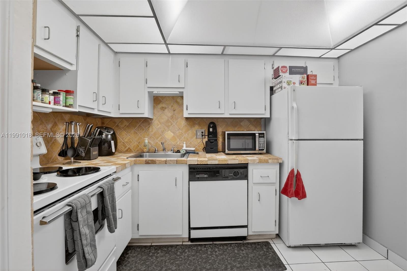 MANORS OF INVERRARY I-7 - Residential