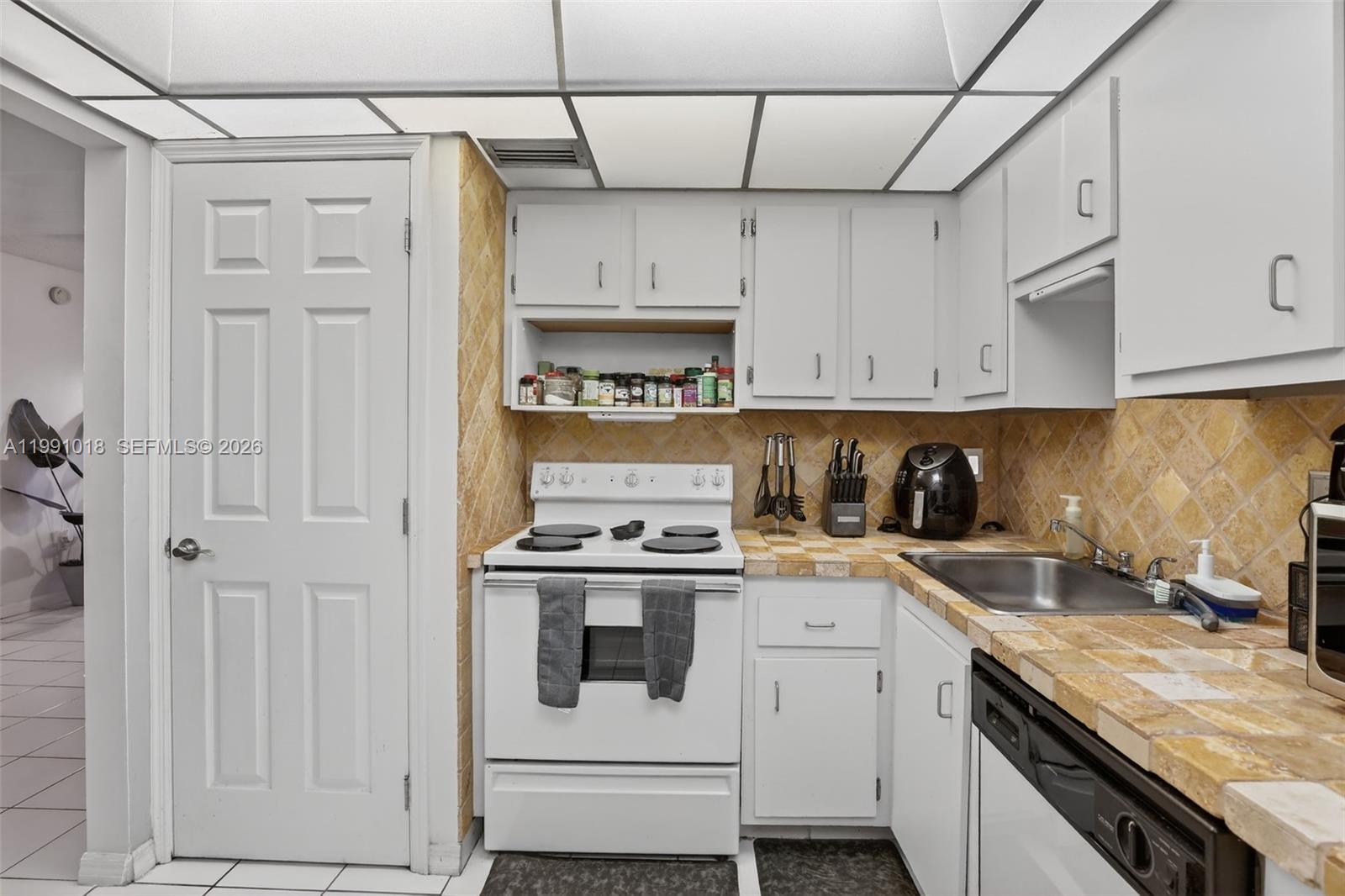 MANORS OF INVERRARY I-7 - Residential