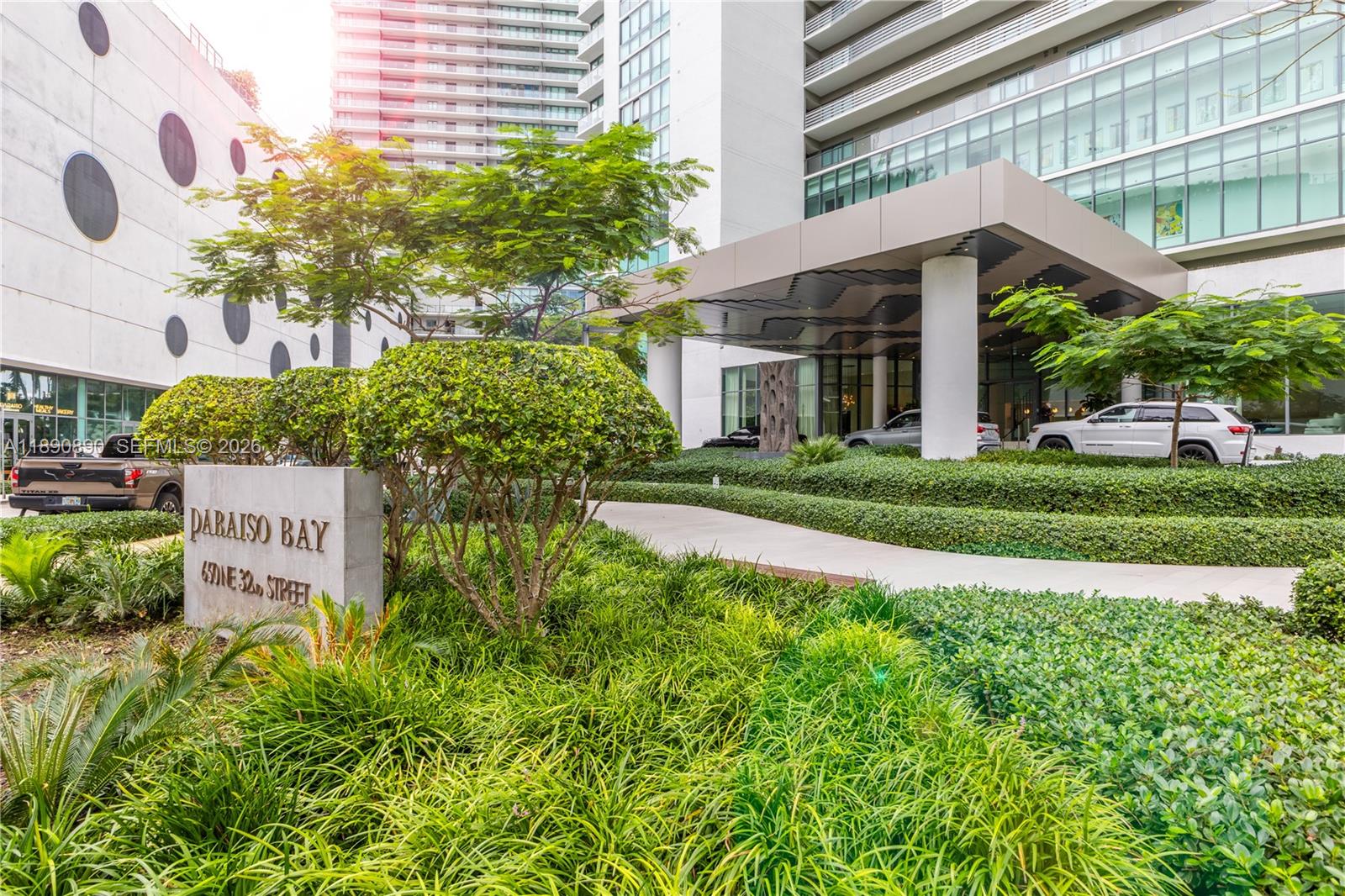 PARAISO BAY CONDO - Residential