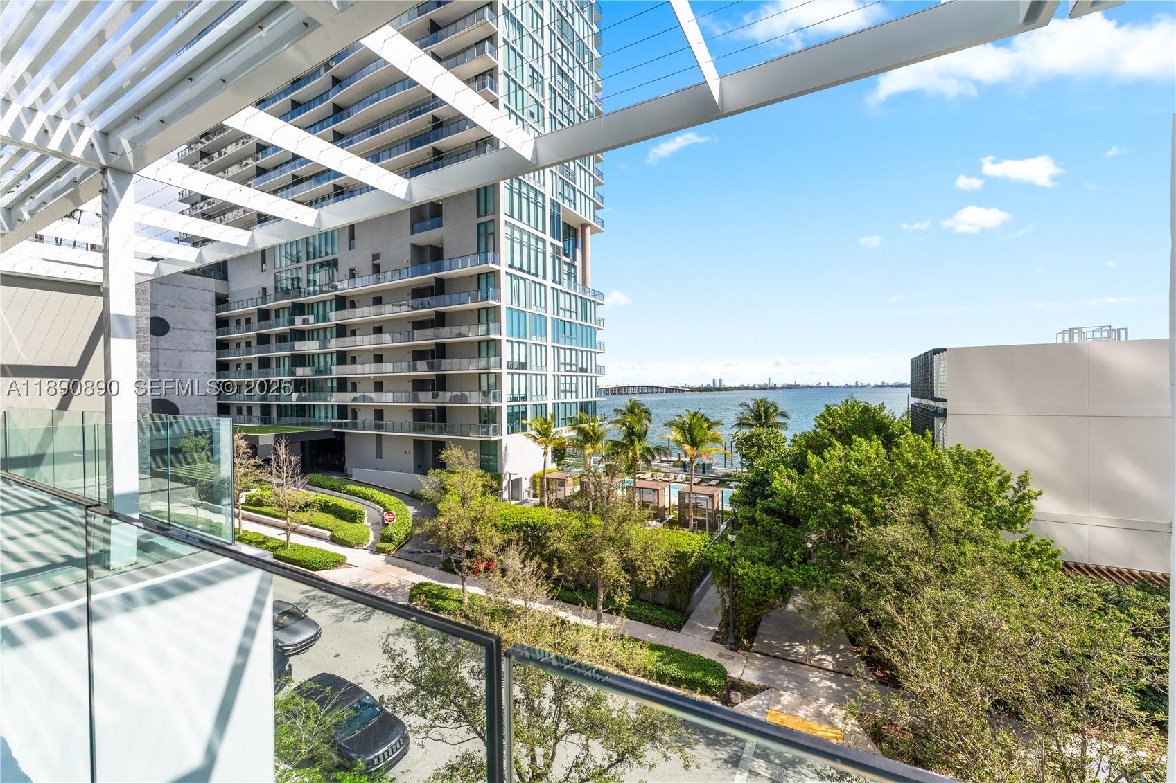 650 NE 32nd St BH7