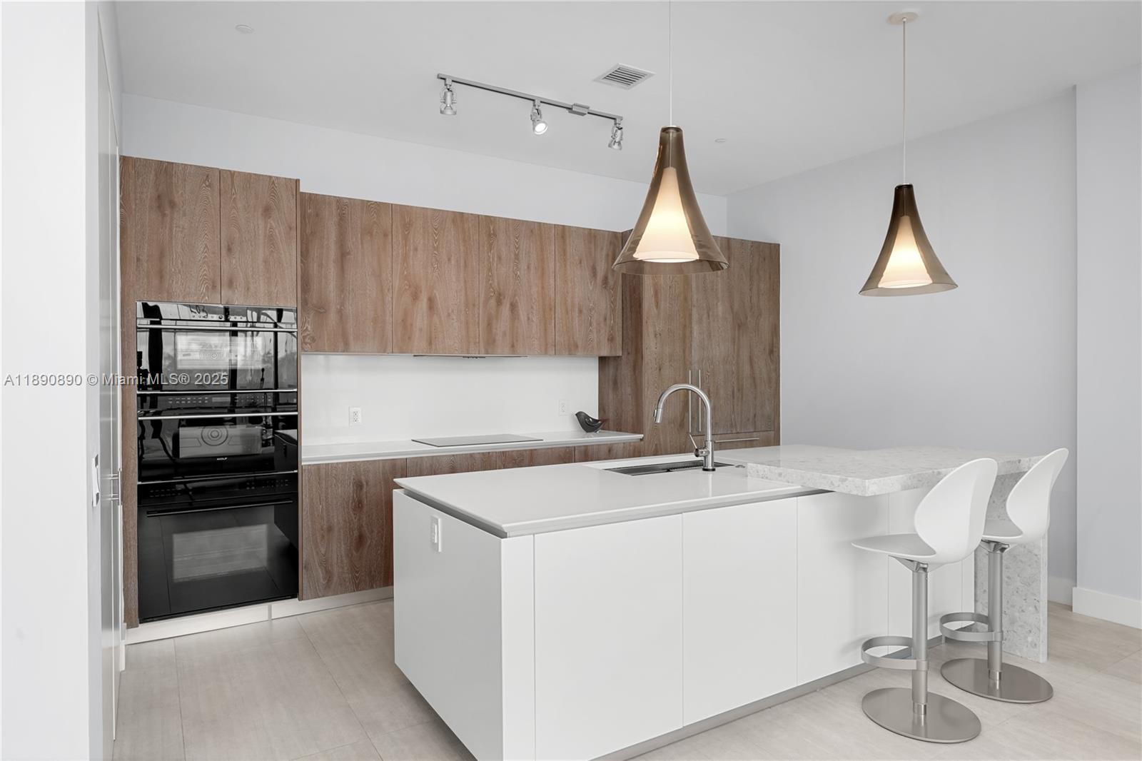 View photos, virtual tours, details... 650 NE 32nd St BH7