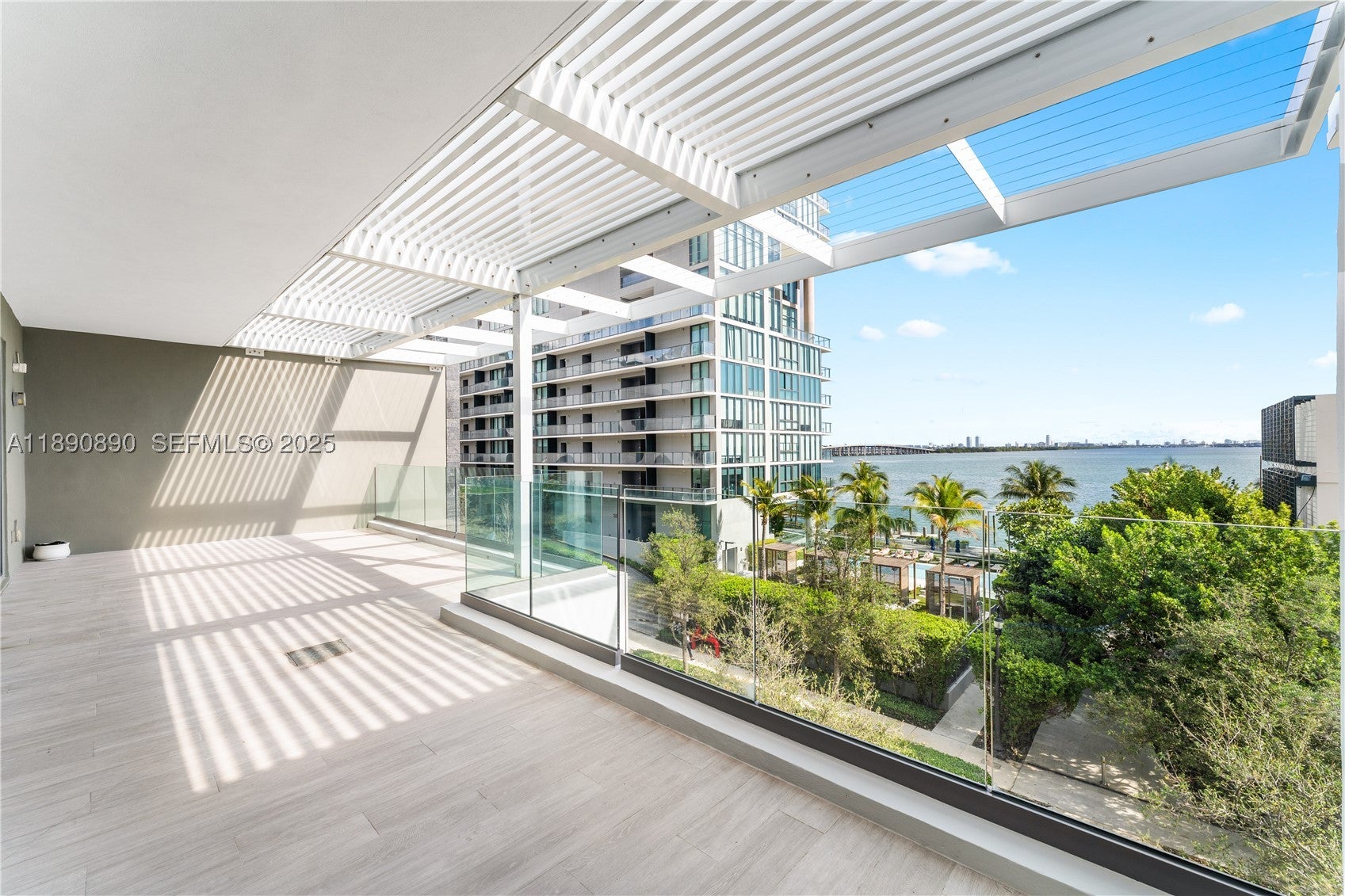 650 NE 32nd St BH7