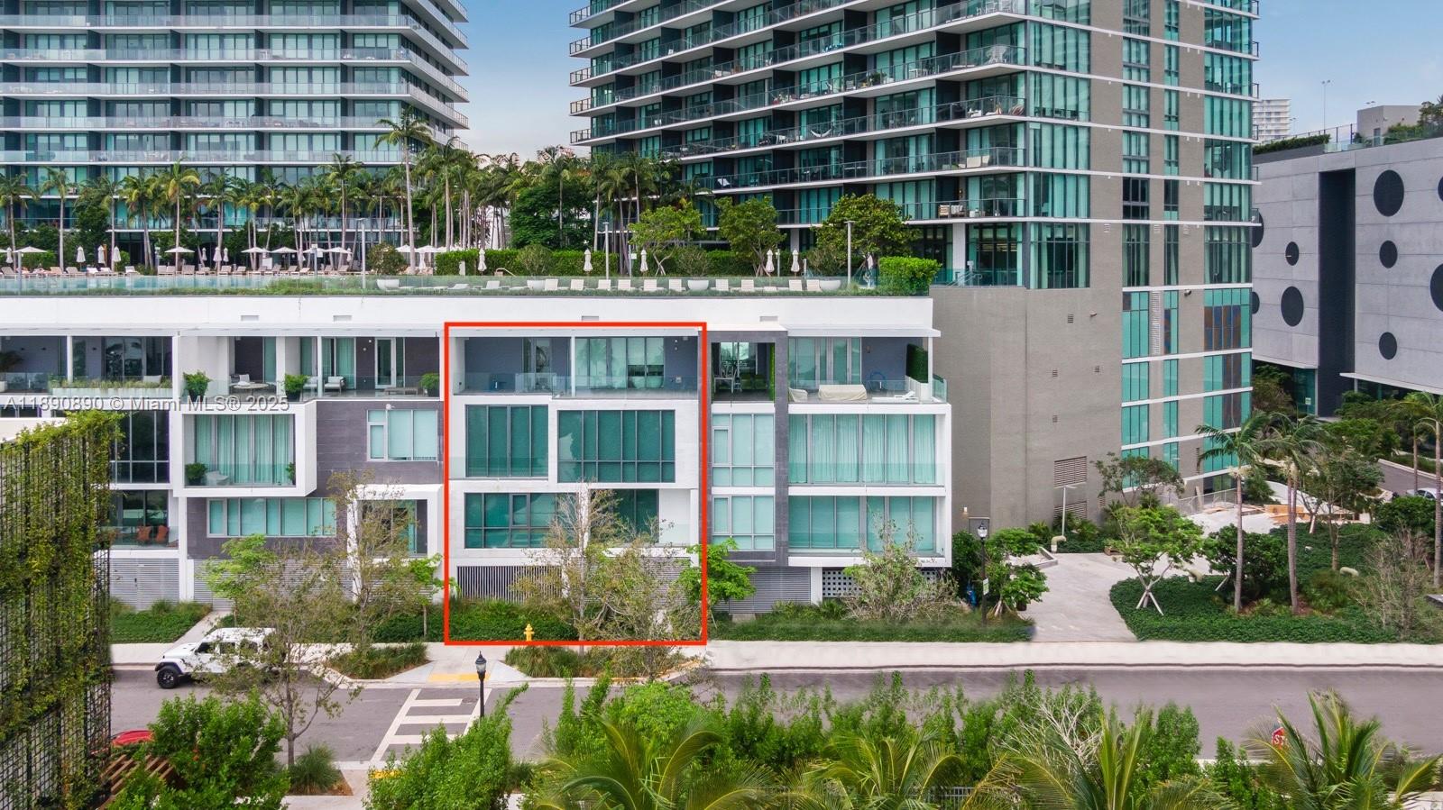 650 NE 32nd St BH7