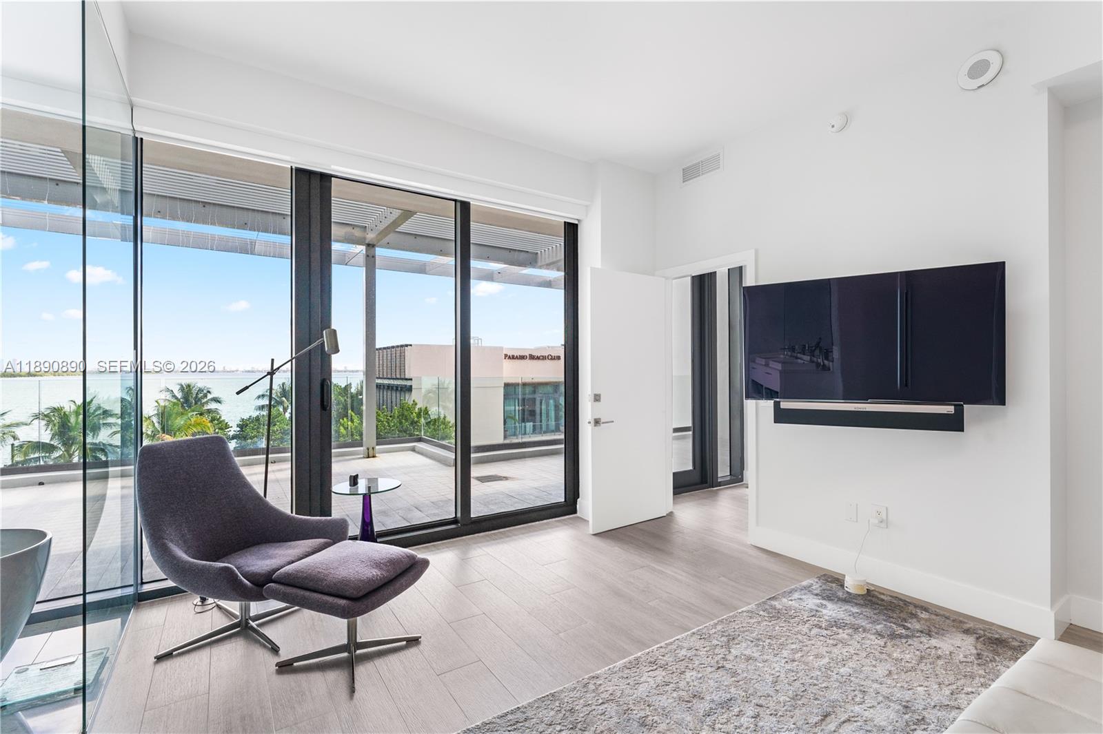 PARAISO BAY CONDO - Residential