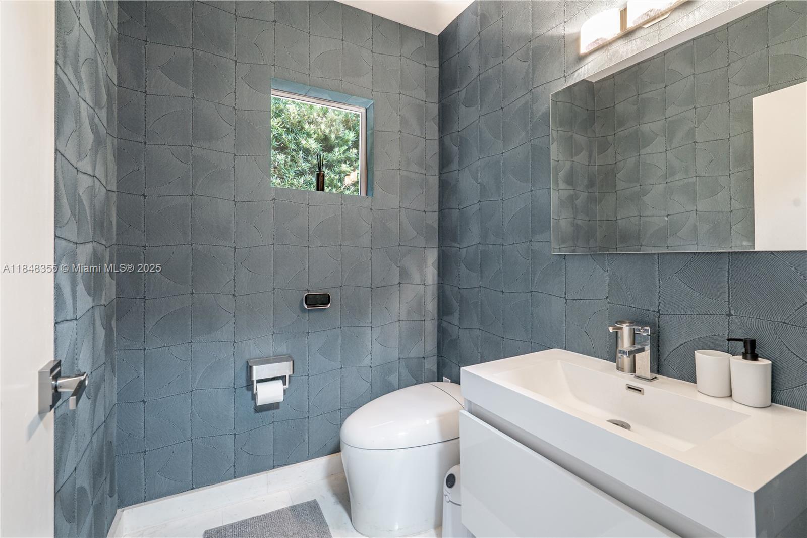 LA GORCE GOLF SUB - Residential Lease