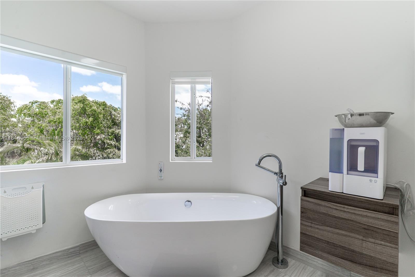 LA GORCE GOLF SUB - Residential Lease