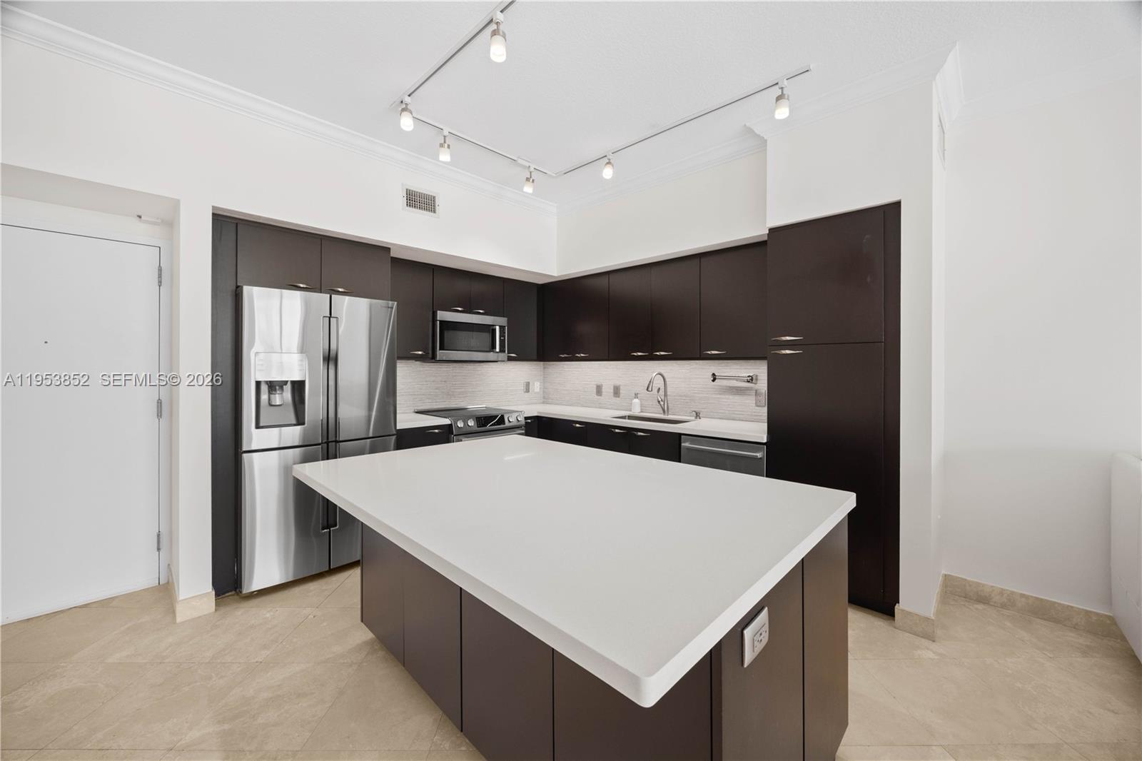 DUO CONDOMINIUM WEST - Residential