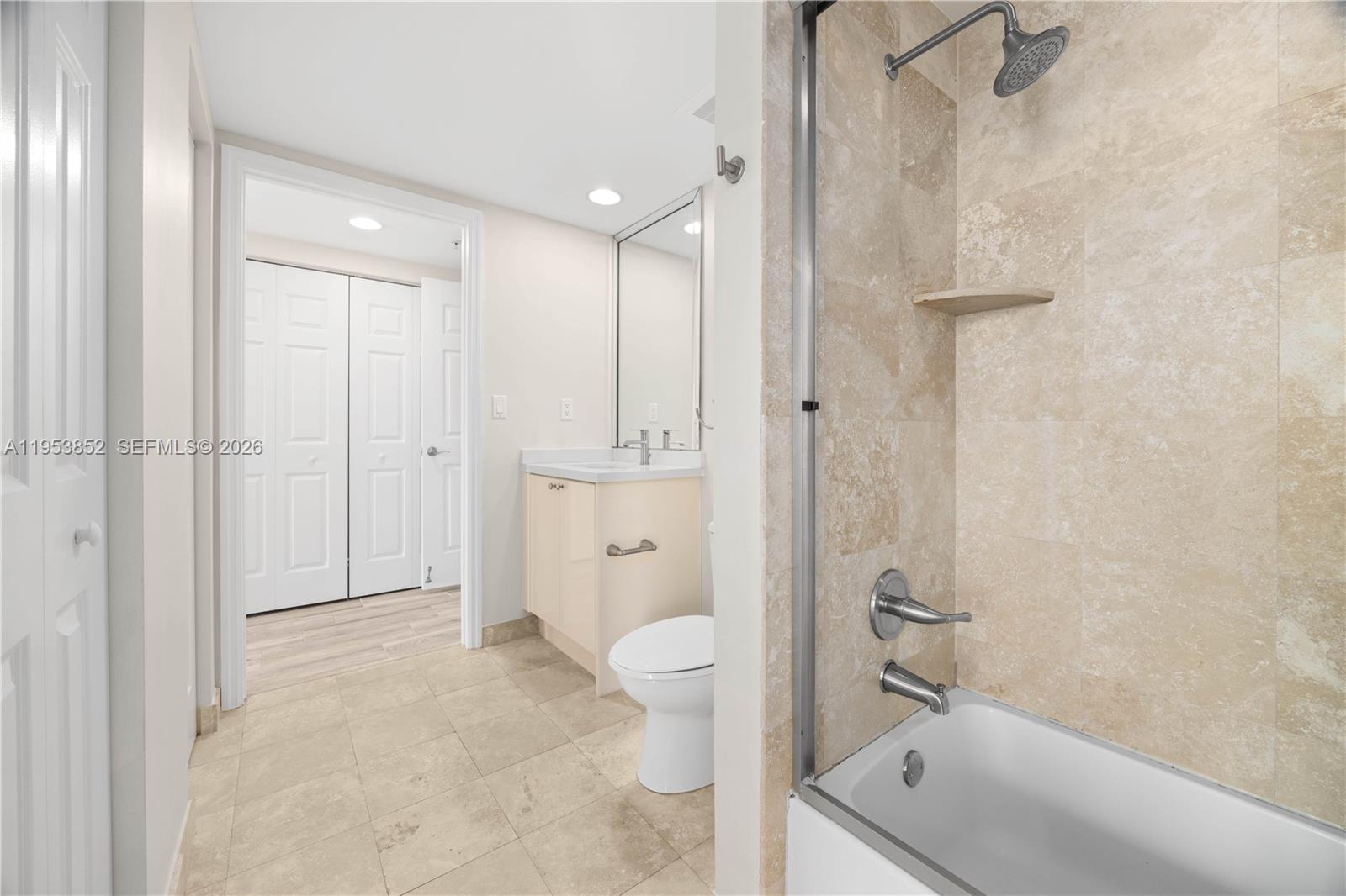 DUO CONDOMINIUM WEST - Residential