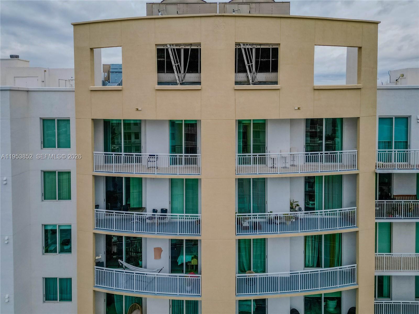 DUO CONDOMINIUM WEST - Residential