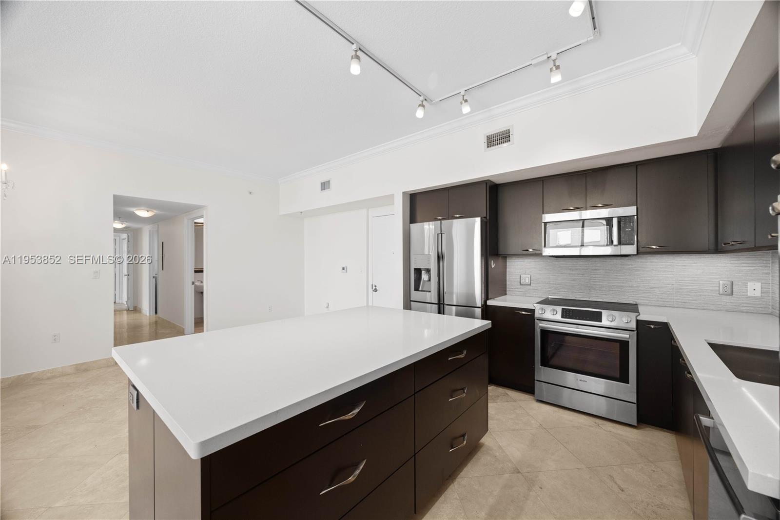 DUO CONDOMINIUM WEST - Residential