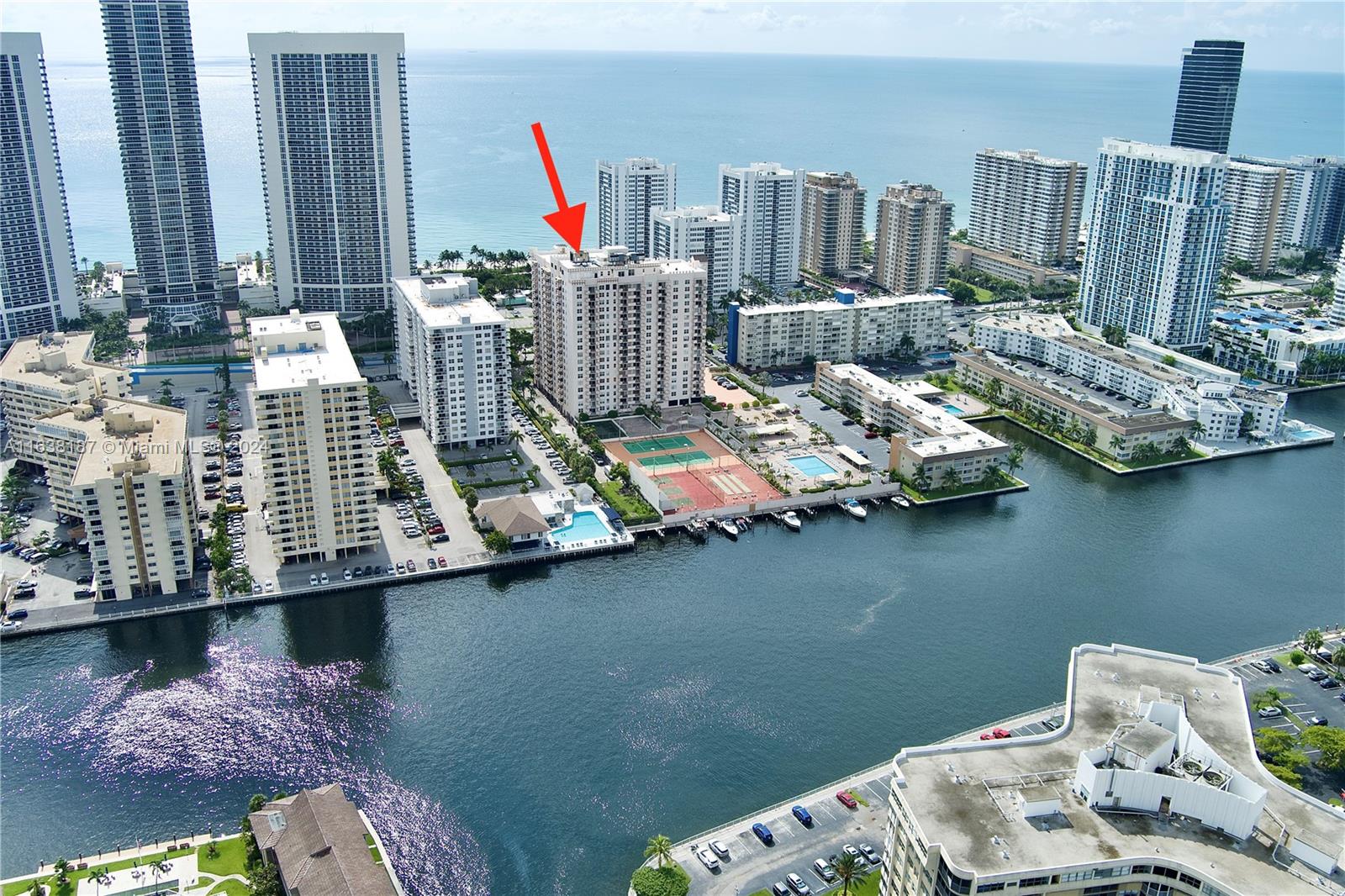 Prince George Condominium is located on the intracoastal, right across the street from the Hallandale Beach. This beautifully maintained 1Bed/2Bath condo offering a comfortable and modern living invironment and breathtaking ocean views from the balcony.
Amenities: Heated Pool, Gym, Assigned Parking space, plus guest parking, 24/7 Concierge, Tennis court, Spa, Library.
Close to Shopping Centers, Aventura Mall, Casino, Airport