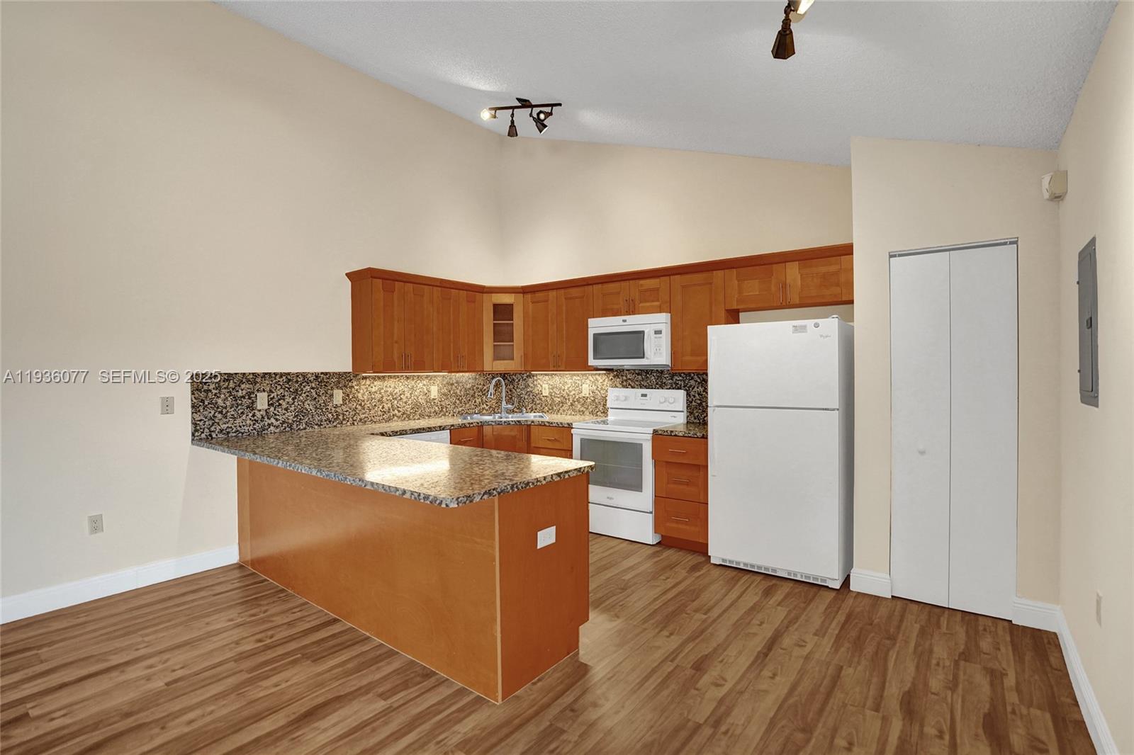 BOCA GARDENS - Residential