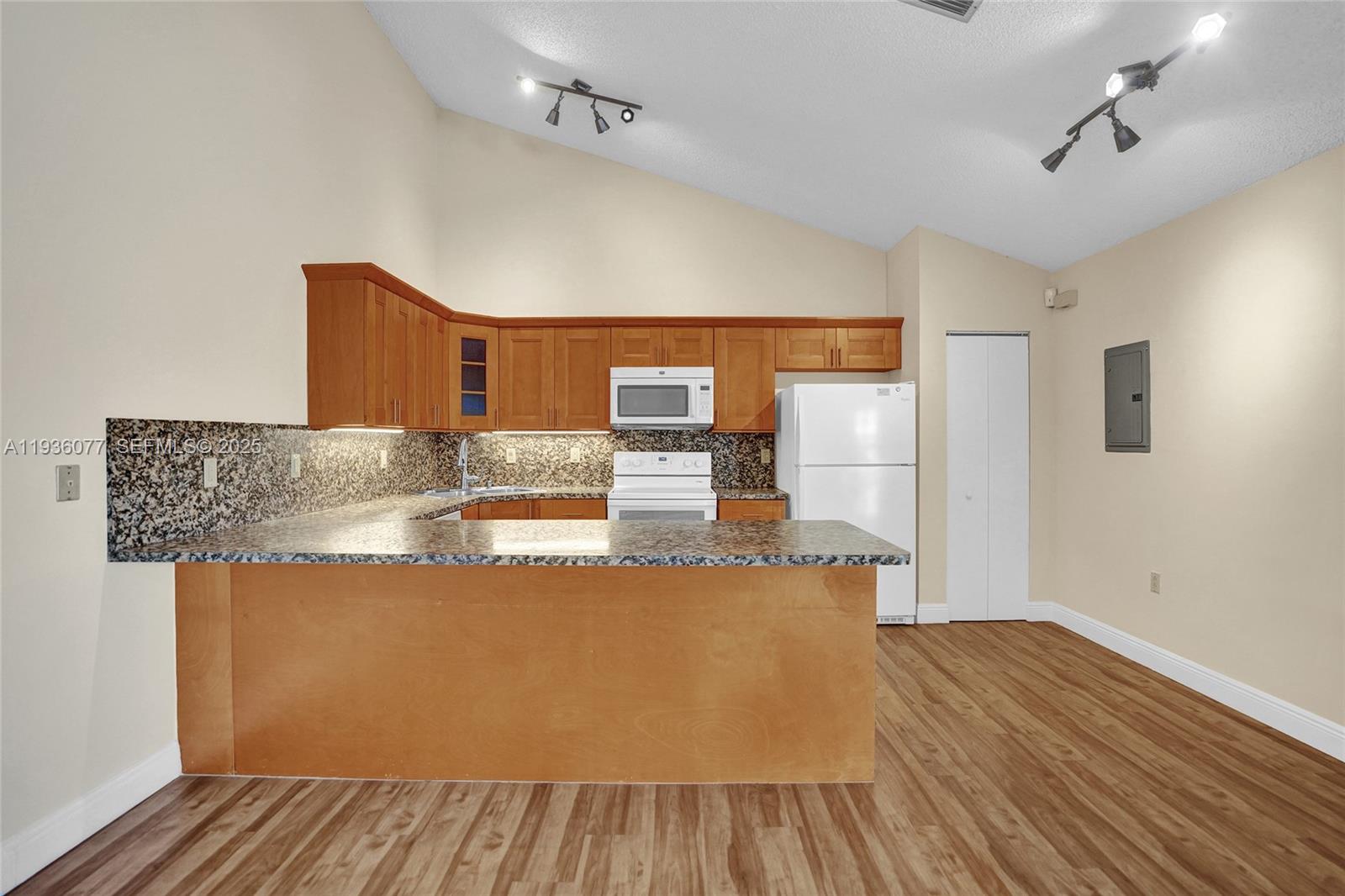 BOCA GARDENS - Residential