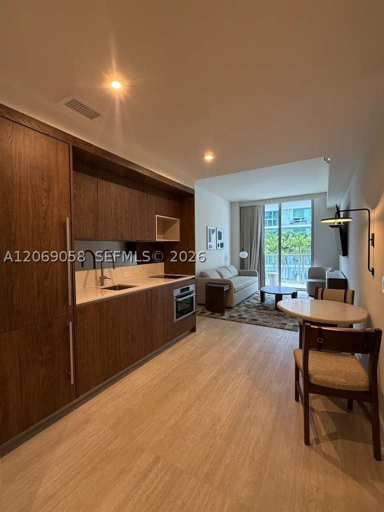 1611 SW 2nd ave 610