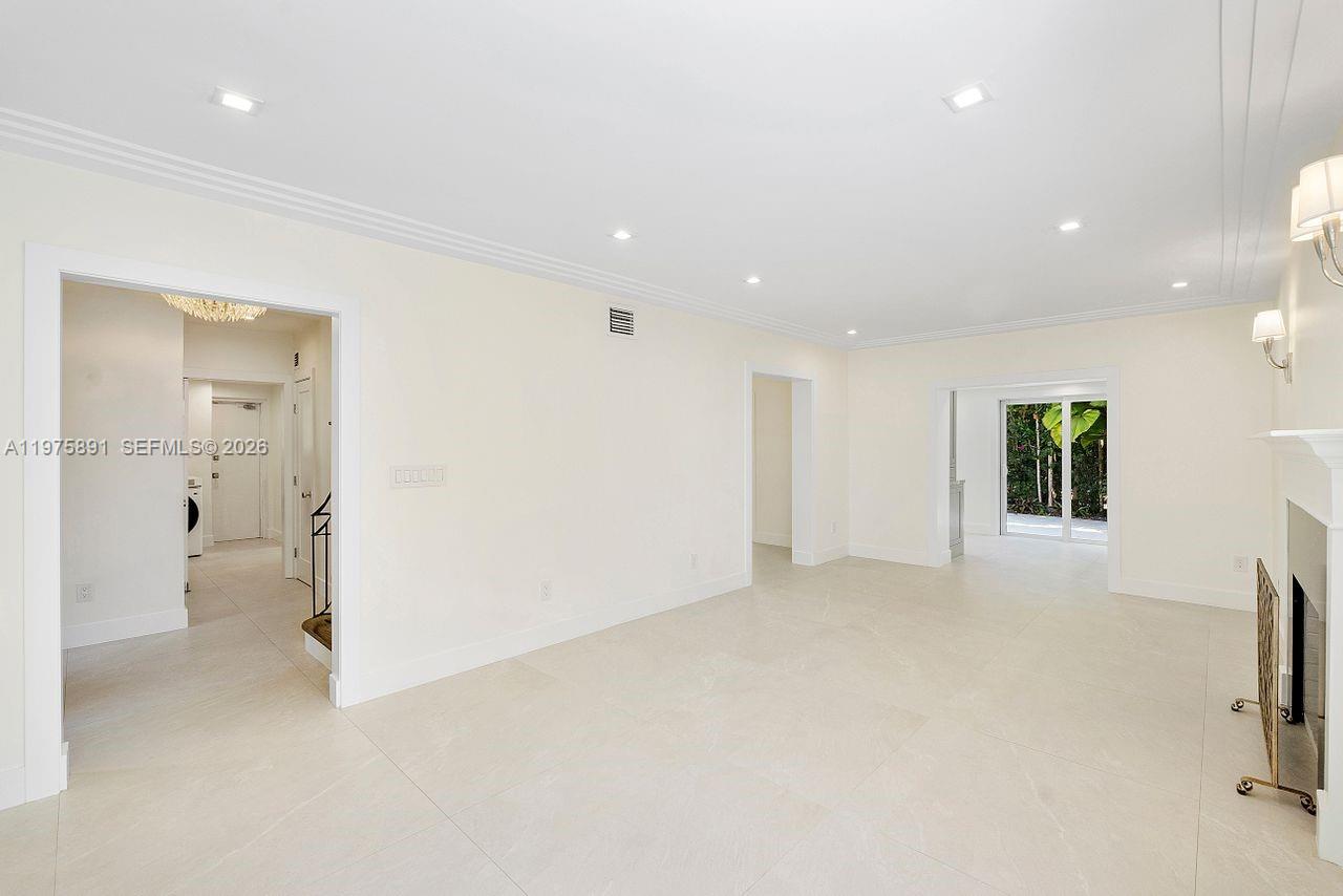 C GABLES RIVIERA SEC 12 - Residential Lease