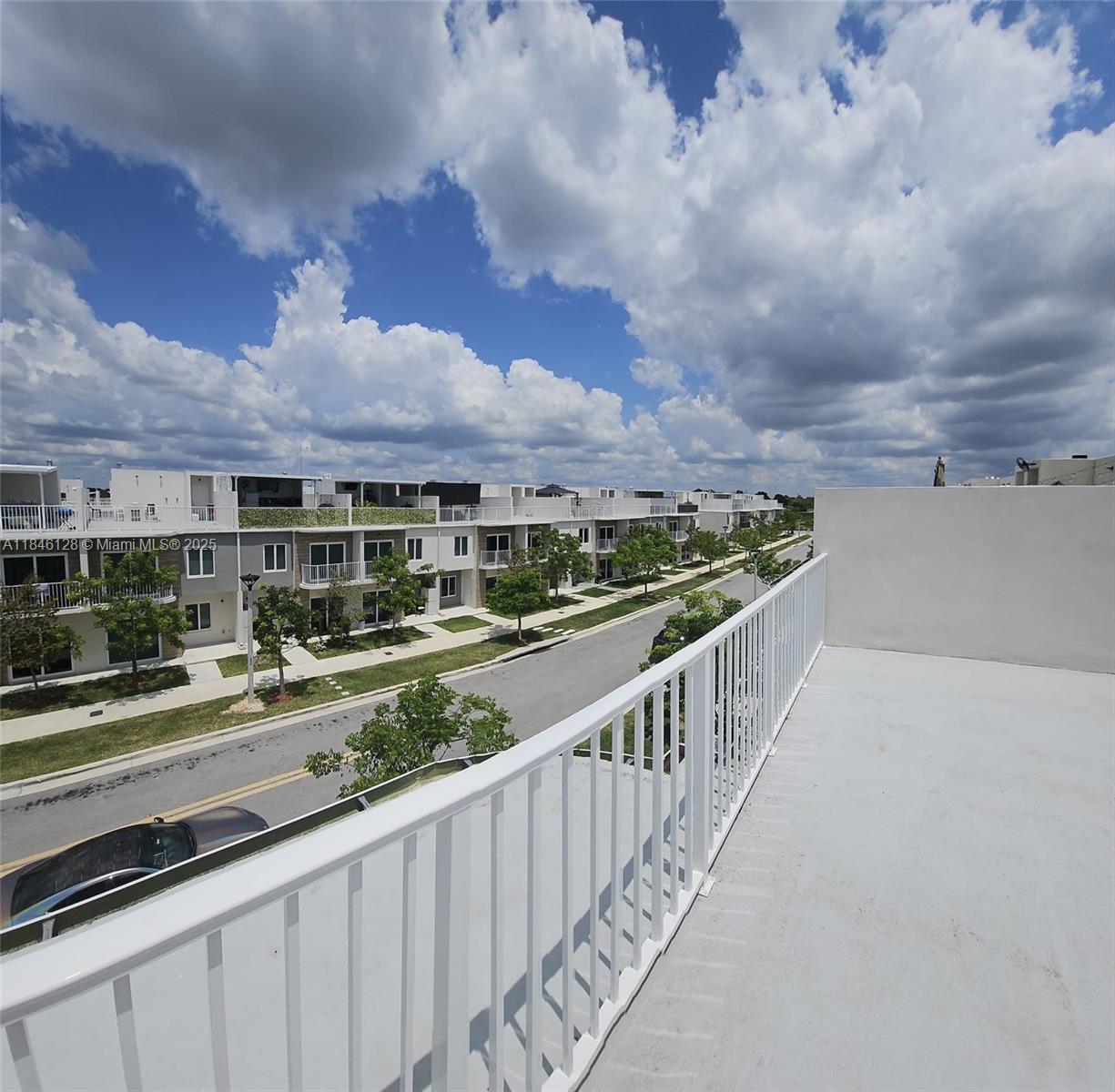 PARADISE ONE - Residential