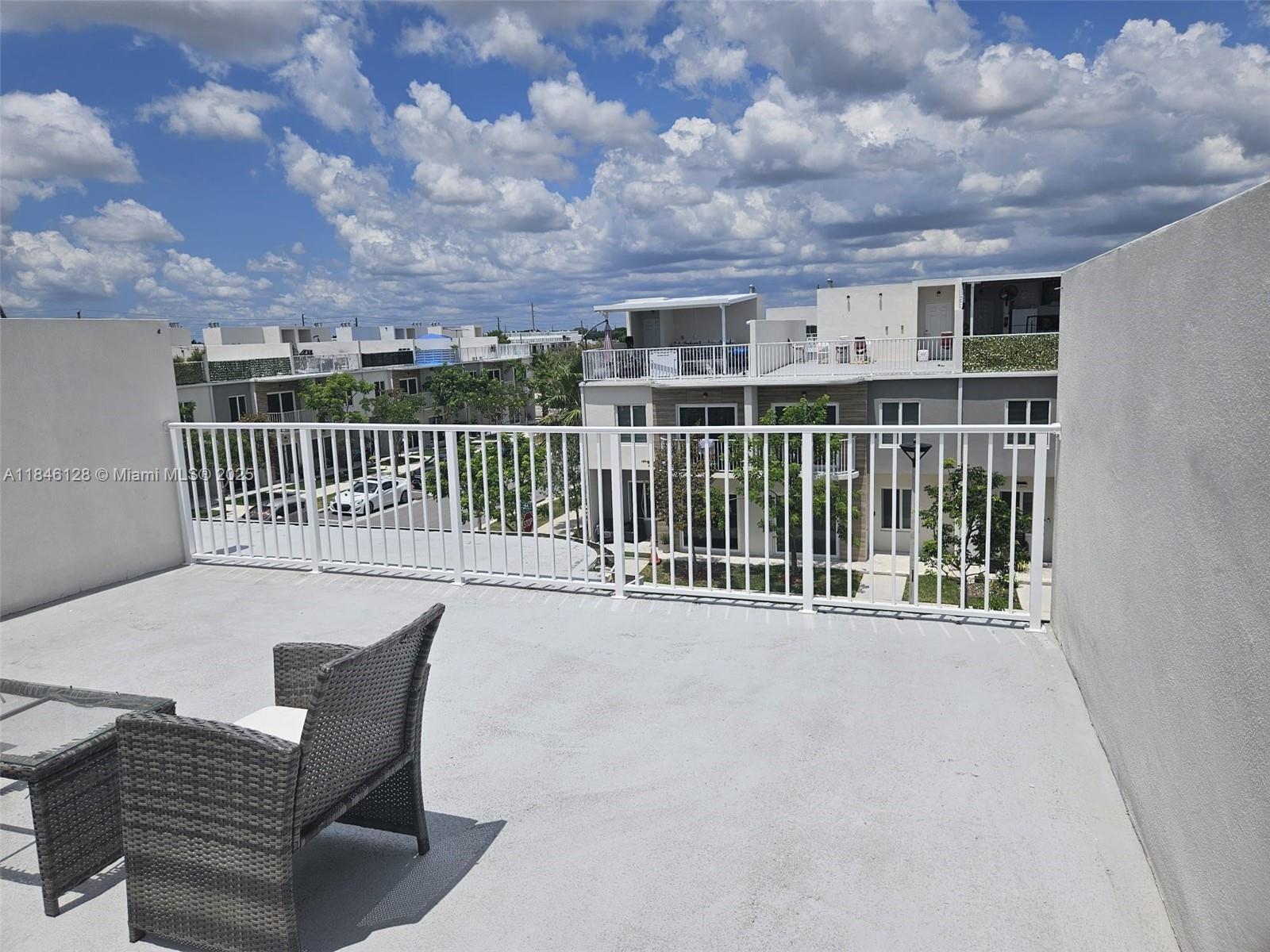 PARADISE ONE - Residential