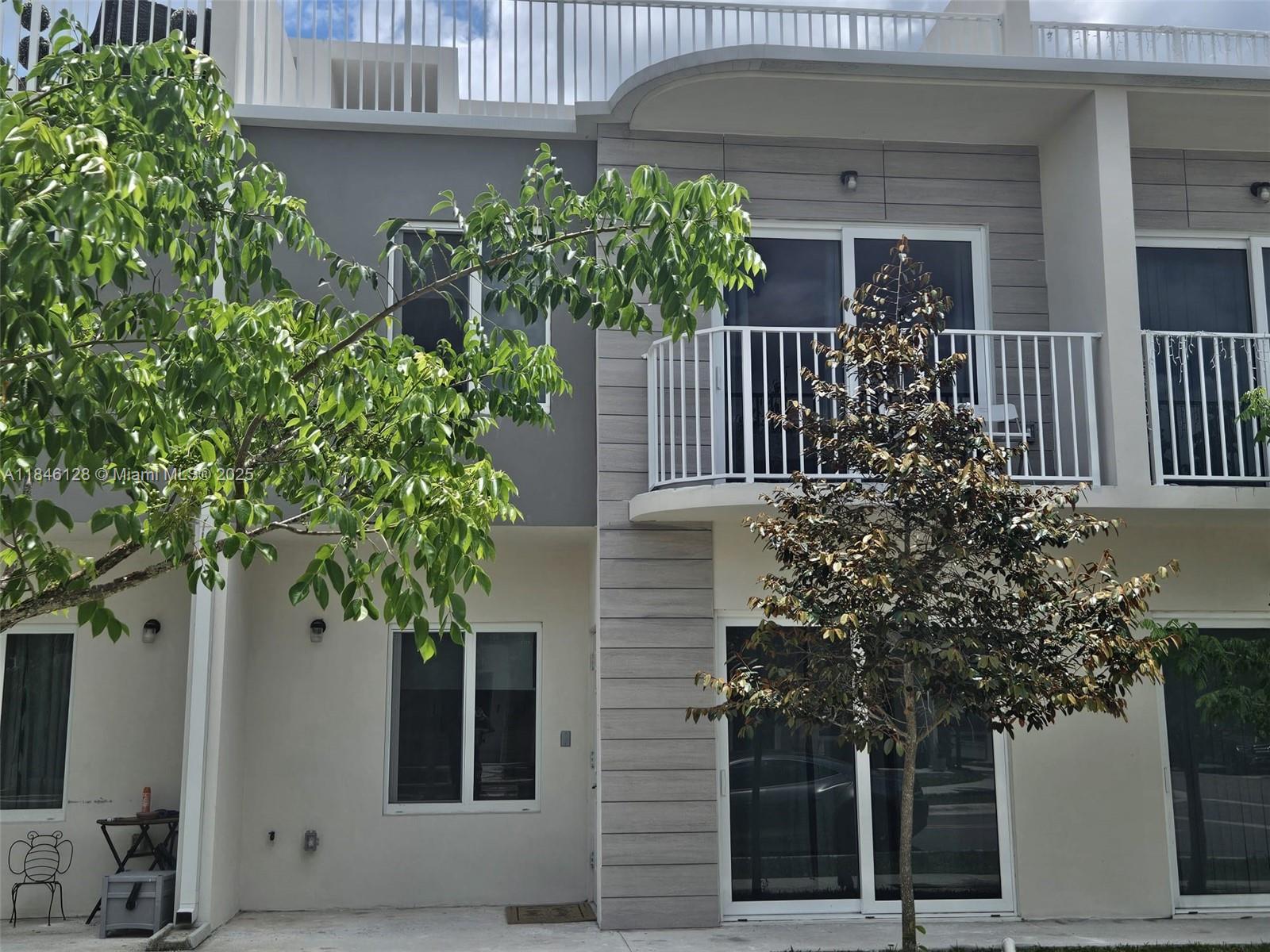 Built in 2022 this stunning townhouse offers 4 spacious bedrooms and 3.5 modern bathrooms. Enjoy the luxury of a rooftop terrace, perfect for entertaining or relaxing with scenic views. The home features high-end finishes, impact windows, and brand-new appliances, including a washer and dryer. Located in a tranquil neighborhood, it provides easy access to major highways and is close to local amenities.
This property is ideally situated just minutes from two renowned national parks—Everglades and Biscayne—offering countless outdoor adventures. Residents also enjoy proximity to a variety of farm-to-table restaurants, highlighting the area’s vibrant food scene. This property is a must-see for anyone seeking comfort, style, and a prime location in South Dade.