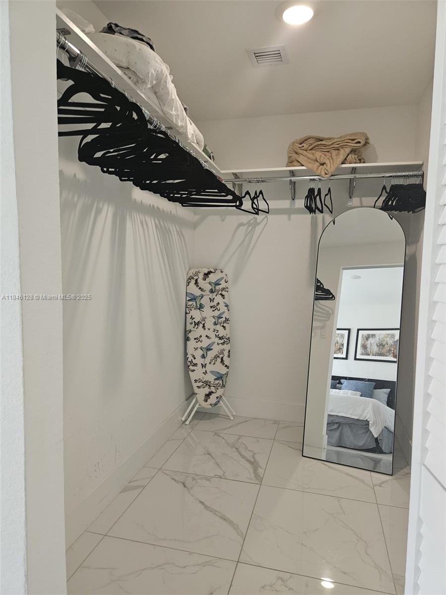 PARADISE ONE - Residential