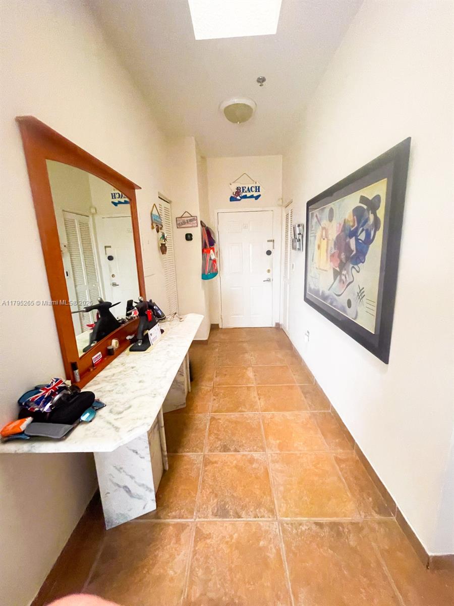 9008 Collins Ave 402