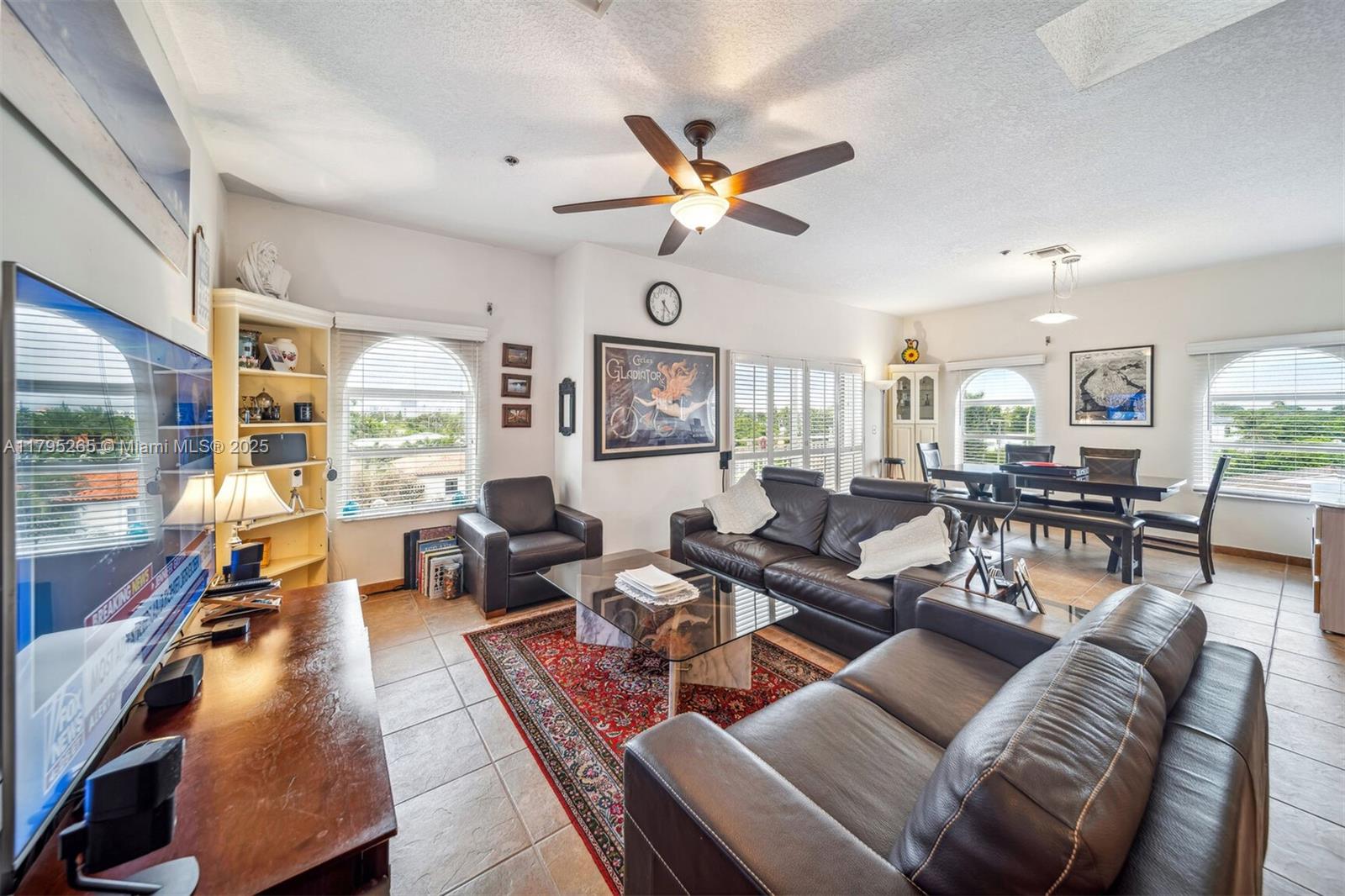 9008 Collins Ave 402