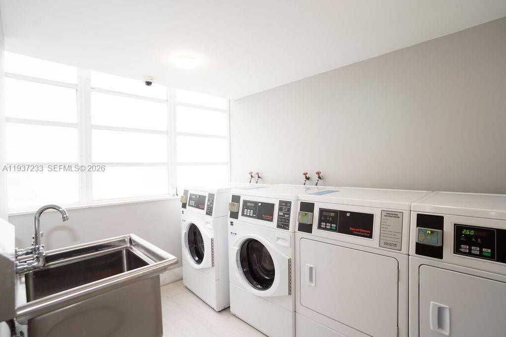 BRICKELL BAY TOWER CONDO - Residential