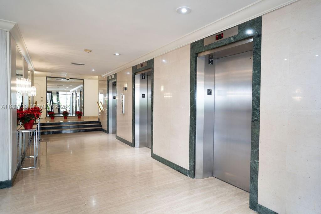 BRICKELL BAY TOWER CONDO - Residential