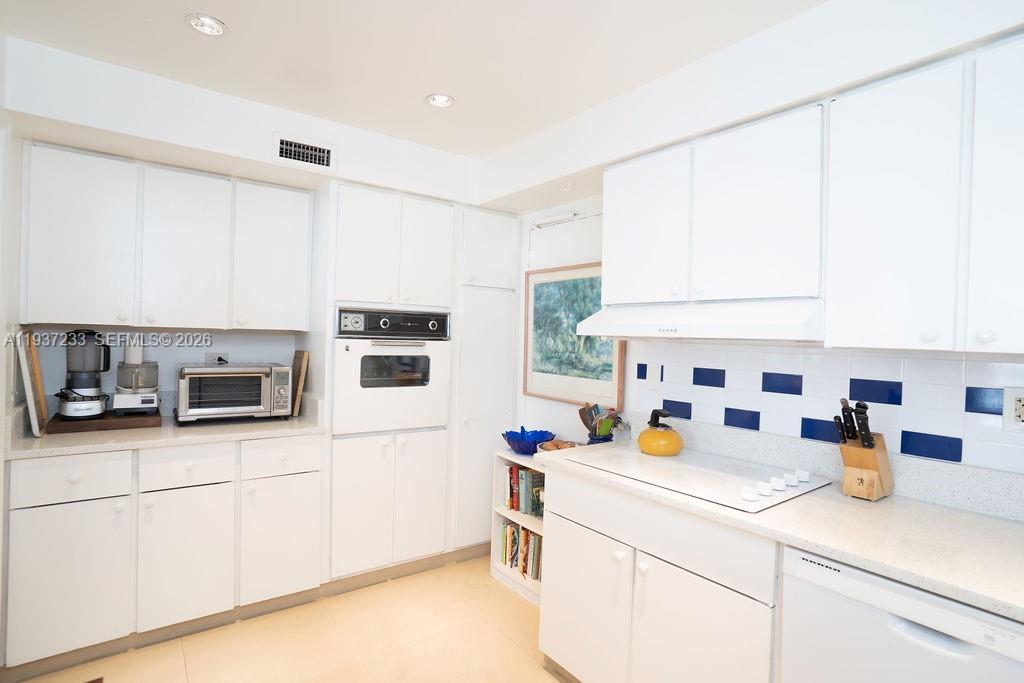 BRICKELL BAY TOWER CONDO - Residential