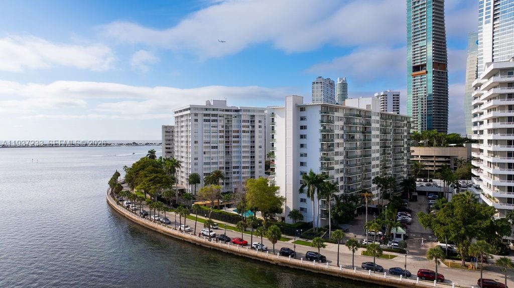 BRICKELL BAY TOWER CONDO - Residential