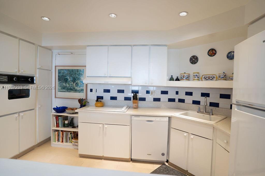 BRICKELL BAY TOWER CONDO - Residential