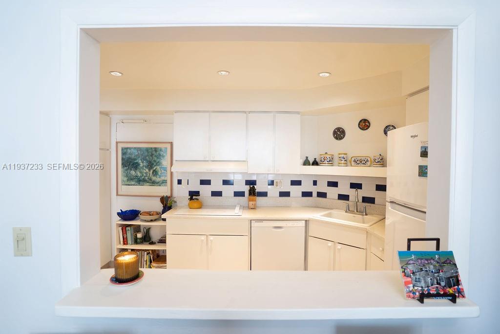 BRICKELL BAY TOWER CONDO - Residential