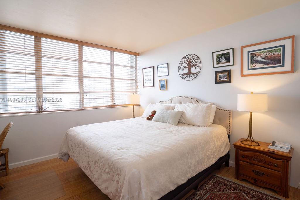 BRICKELL BAY TOWER CONDO - Residential