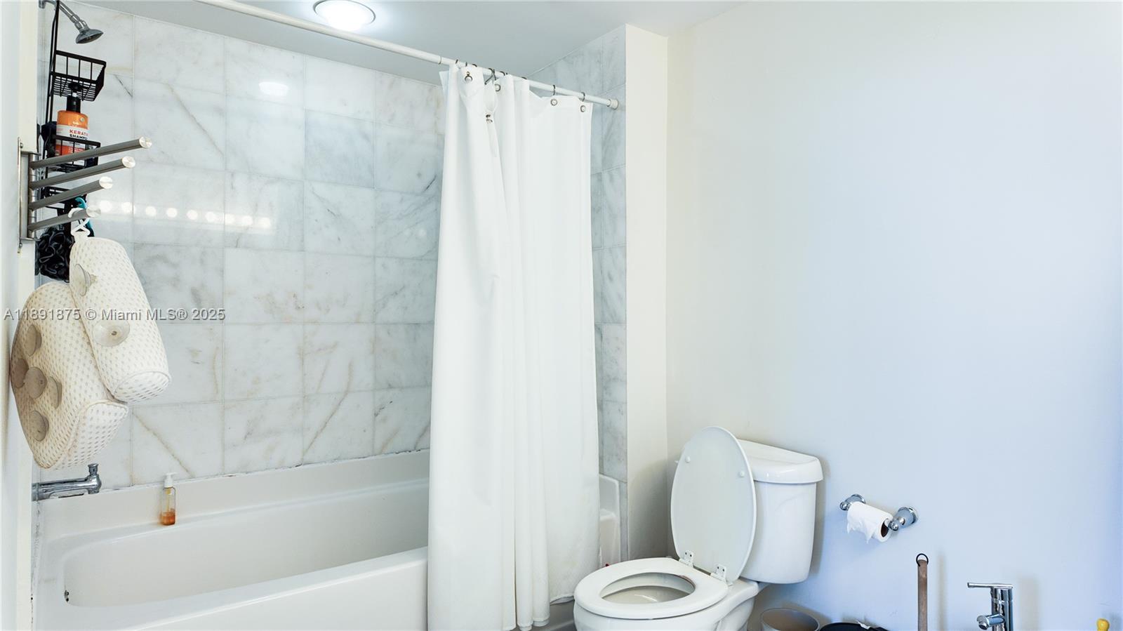 BLUE CONDO - Residential