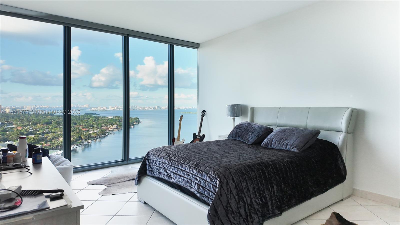 BLUE CONDO - Residential