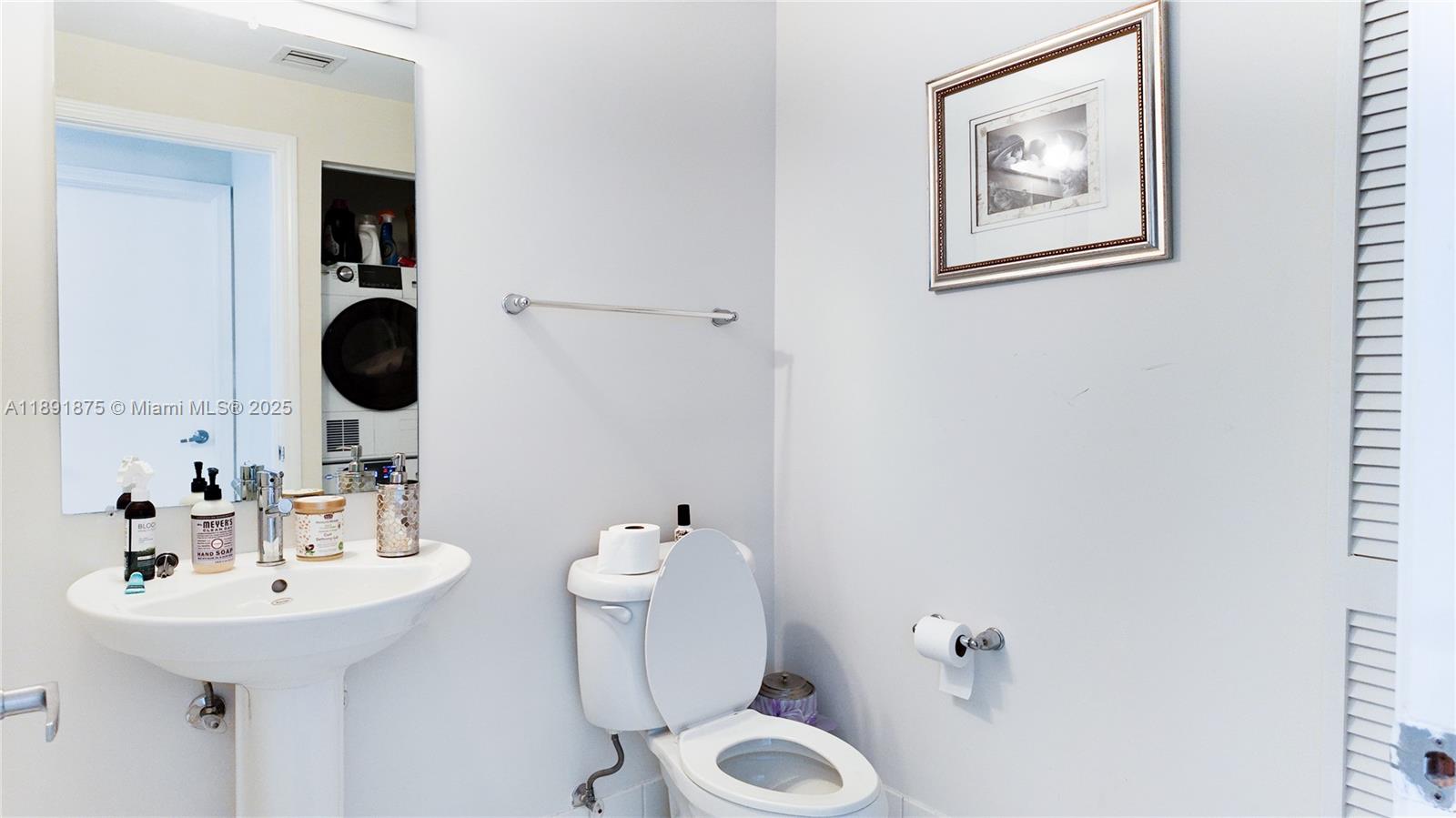 BLUE CONDO - Residential