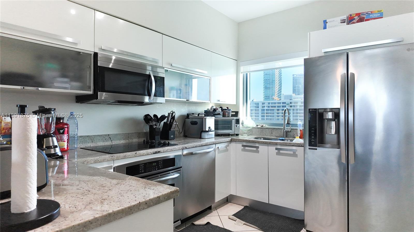 BLUE CONDO - Residential