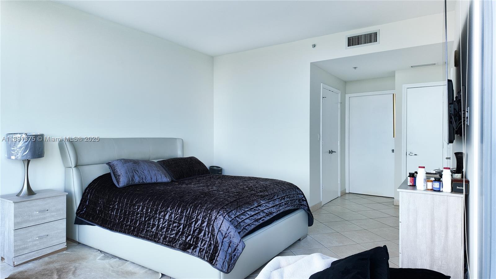 BLUE CONDO - Residential